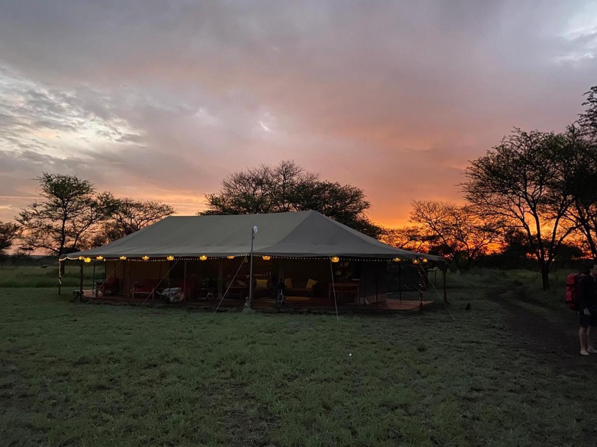 Zawadi Camp Hotel Serengeti Bagian luar foto
